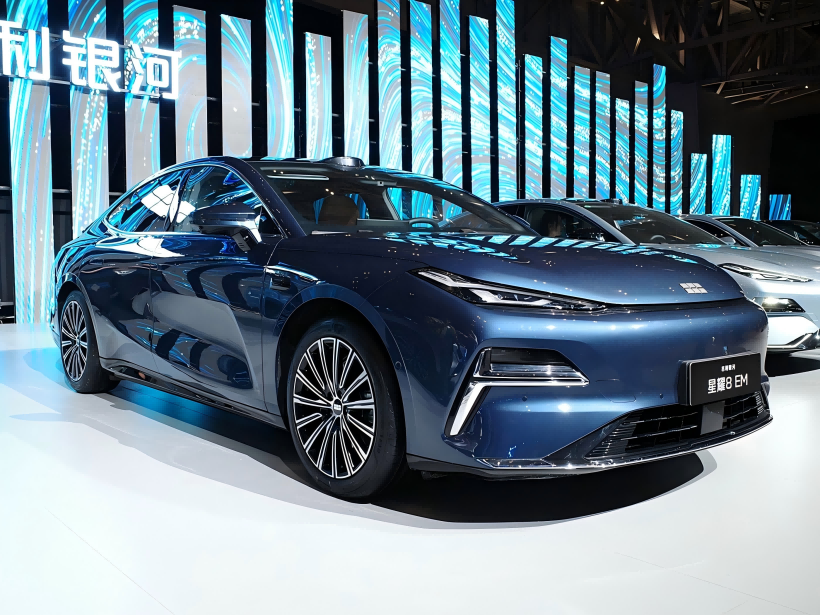 Geely Galaxy Xingyao 8 EM, velik PHEV z EM-P hibridom, lahko