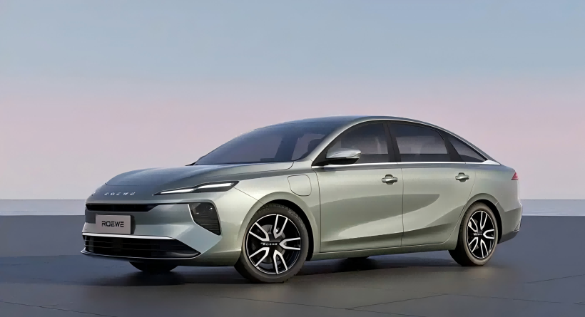 Roewe D6 Electric je bil predstavljen z dvojnim dometom, kmalu pa se bo zagnal