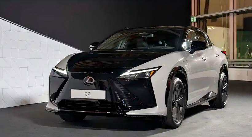 Lexus razkriva uradne slike novega RZ s prenovljenim volanom in sistemom za krmiljenje