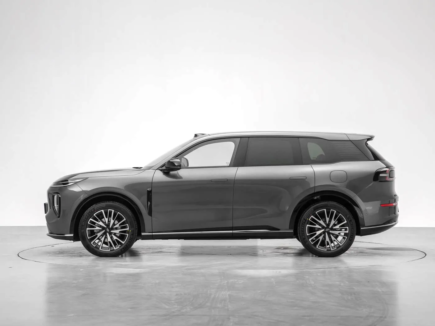 Opremljen s Tian Shu Intelligent Driving in elektromagnetno aktivno suspenzijo, je Changan Qiyuan Q07 odprt za prednostna prednaročila 31. marca.
