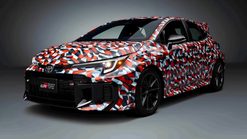 Prototip visokozmogljive različice GRMN? Uradne dražljive slike nove različice Gr Corolla, ki naj bi jih razkrili 13. aprila