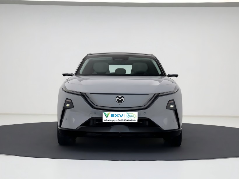 Mazda EZ - 60 naj bi na trg prišla do konca avgusta. Ponuja tako čiste - električne in razširjene - pogonske sklope. Notranjost je opremljena tudi z nastavitvijo dvojnega zaslona.