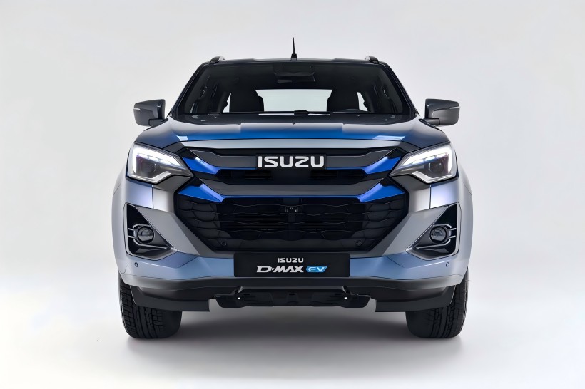 Isuzu izda uradne slike celotnega električnega tovornjaka D-Max EV z dvojnim motoričnim pogonom na vsa kolesa